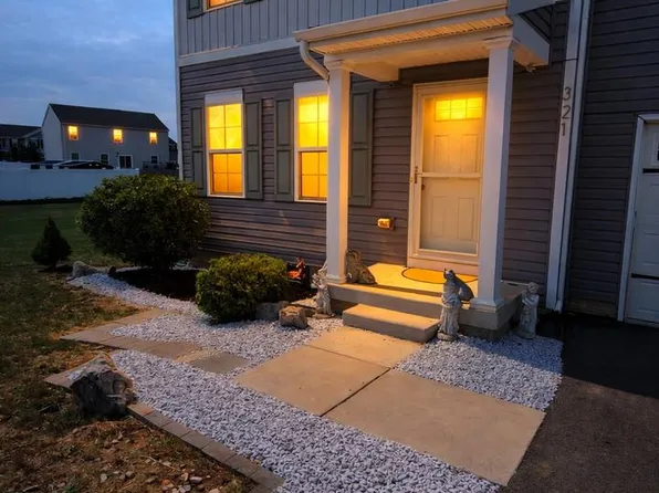 321 Tickseed Ct, Bunker Hill, WV 25413