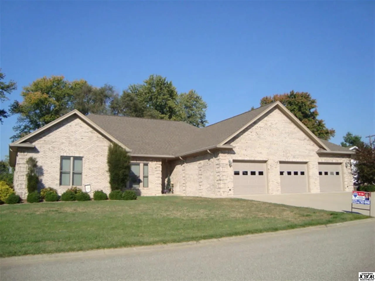 930 Stephanie Dr photo 1