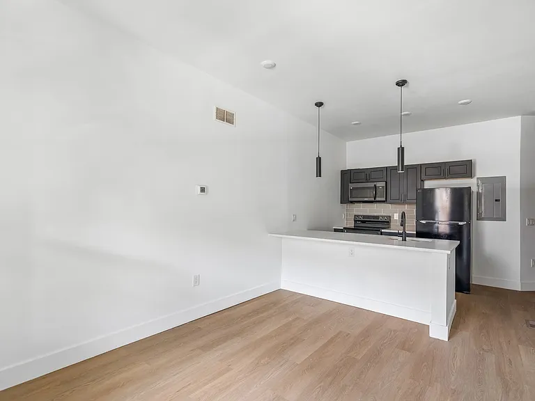 1351 Kerbaugh St #1 — Photo 5
