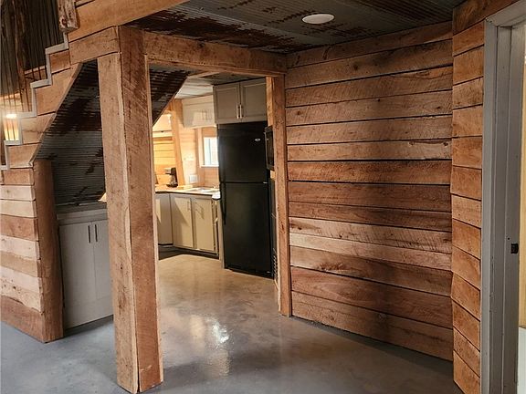 5th image of 20619 Wade Rd