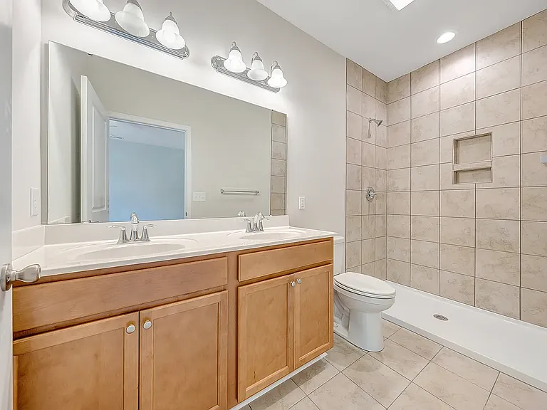 956 Carriage Pkwy — Photo 17