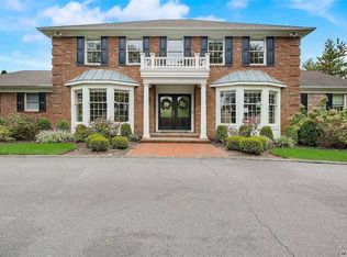 8 Lynridge Ln, Huntington, NY 11743