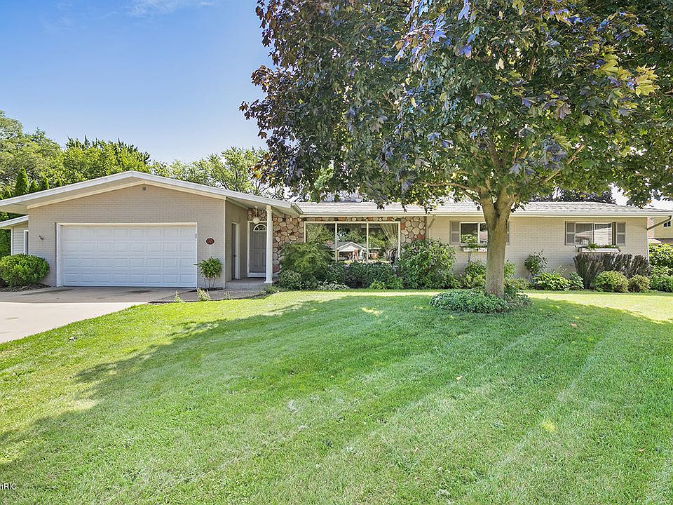 1st image of 67 Winterhalder Dr