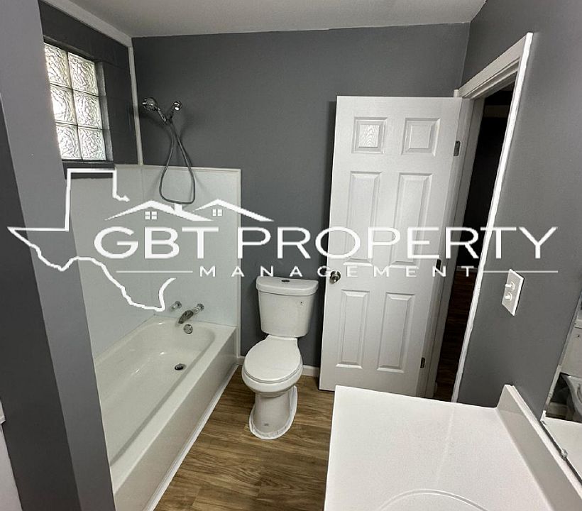 2nd image of 201 N McGee St #13
