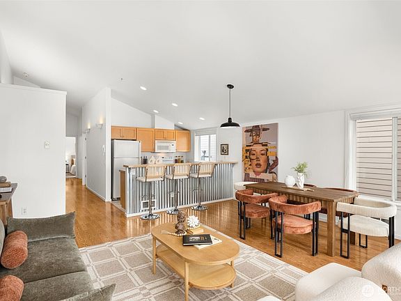 4th image of 2432 Dexter Avenue N #300
