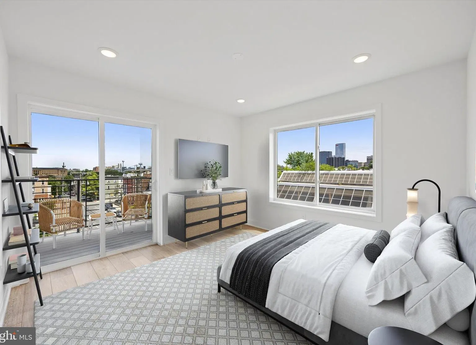 Spacious 3BR/3BA Apartment with Private Patio & In-Unit Laundry! — Photo 4