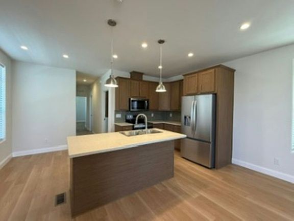 5th image of 11904 E Stewert Dr #102
