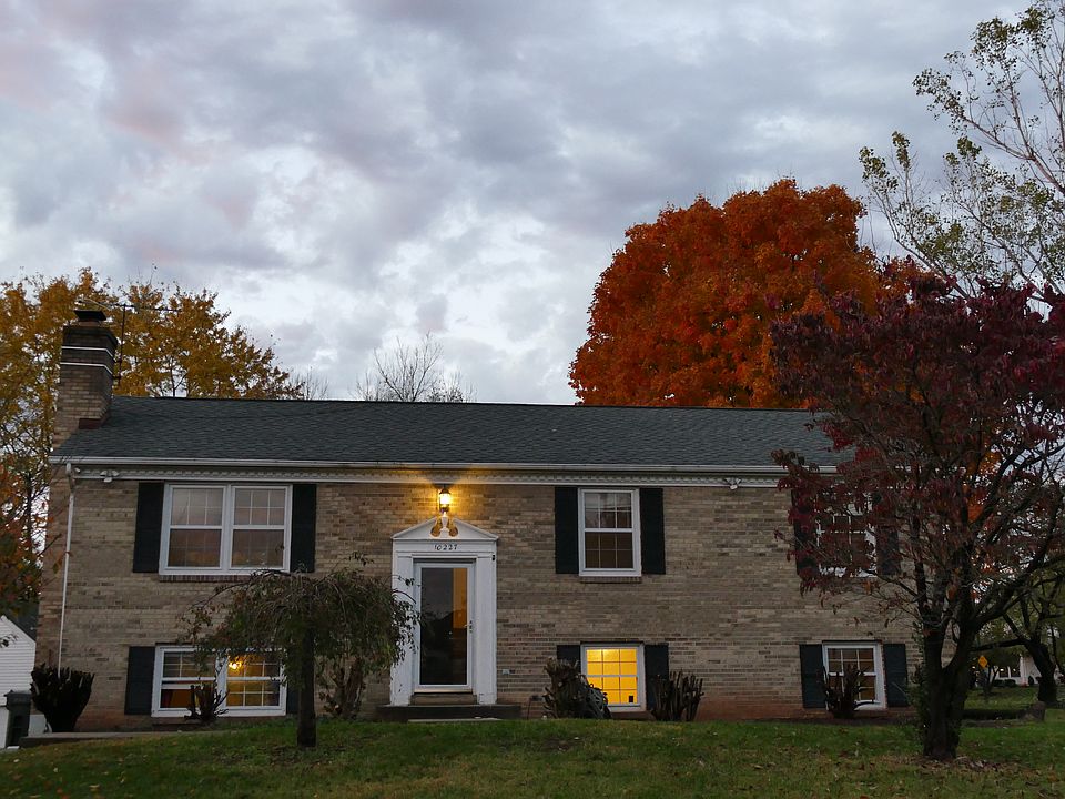 Front view of home (in Fall)