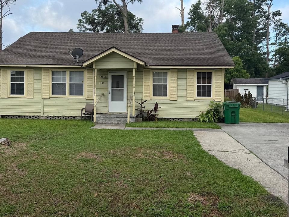 2nd image of 804 Myrtle St