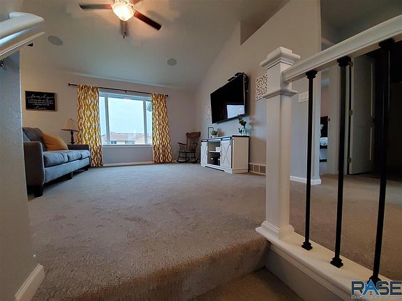 4th image of 408 Quinn Ave
