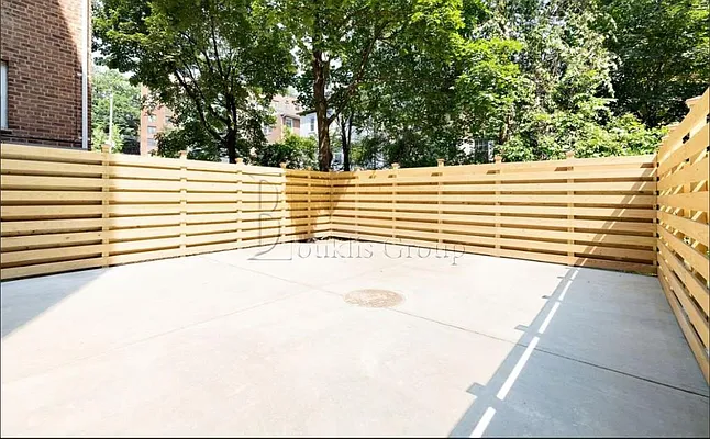 Rented by Bouklis Group | media 15