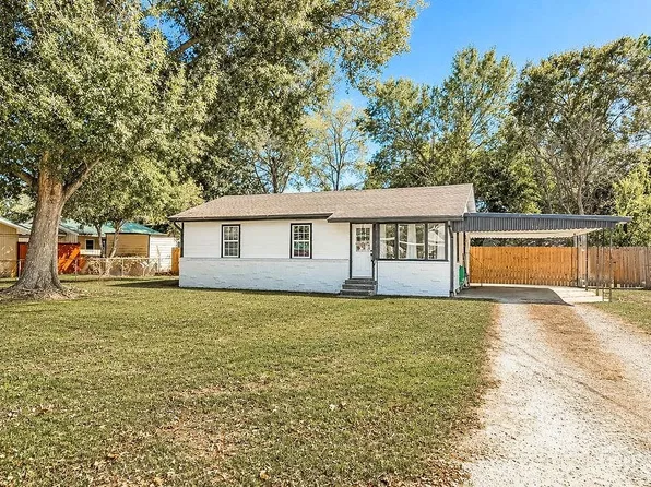 106 E 3rd St, Iowa, LA 70647
