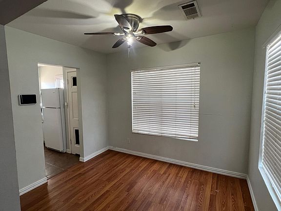 3rd image of 1205 W Chisum Ave