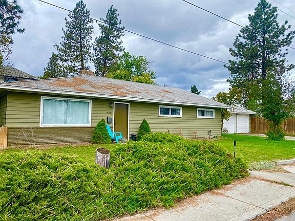 corner lot with 2 car garage
