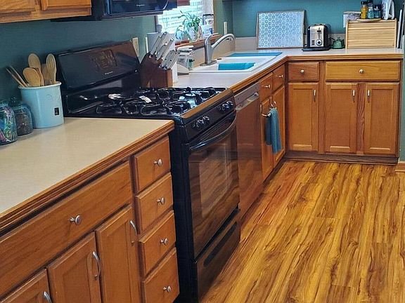4th image of 1616 Lakeview Dr
