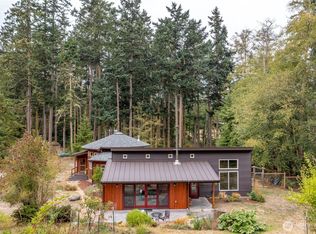 530 Lucky Dog Ln, Coupeville, WA 98239