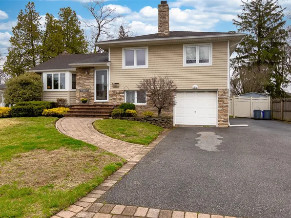 469 French Avenue, North Babylon, NY 11703