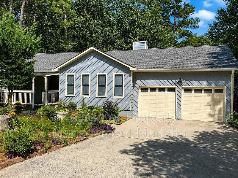 3 bed, 2.0 bath, 1384 sqft, $2,050 — Photo 2