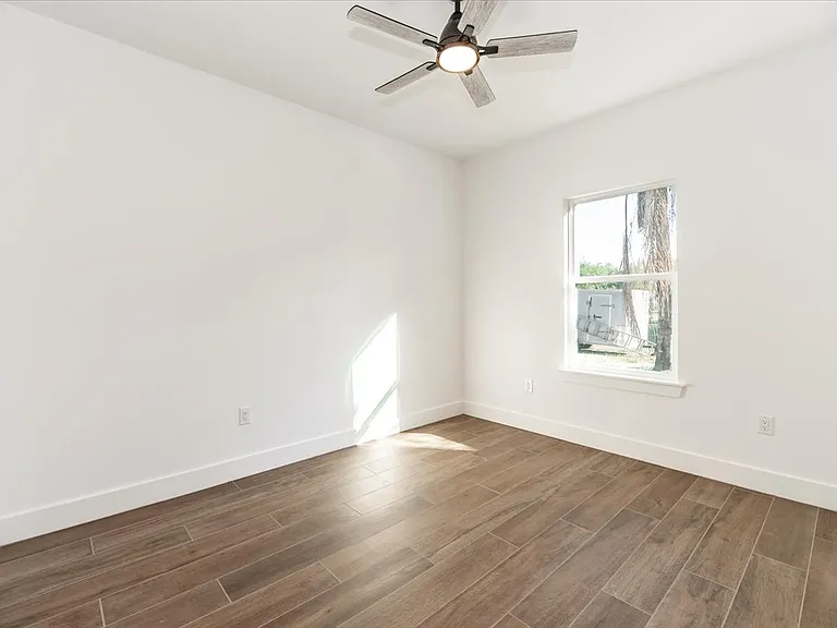 1709 Holly Rd — Photo 48