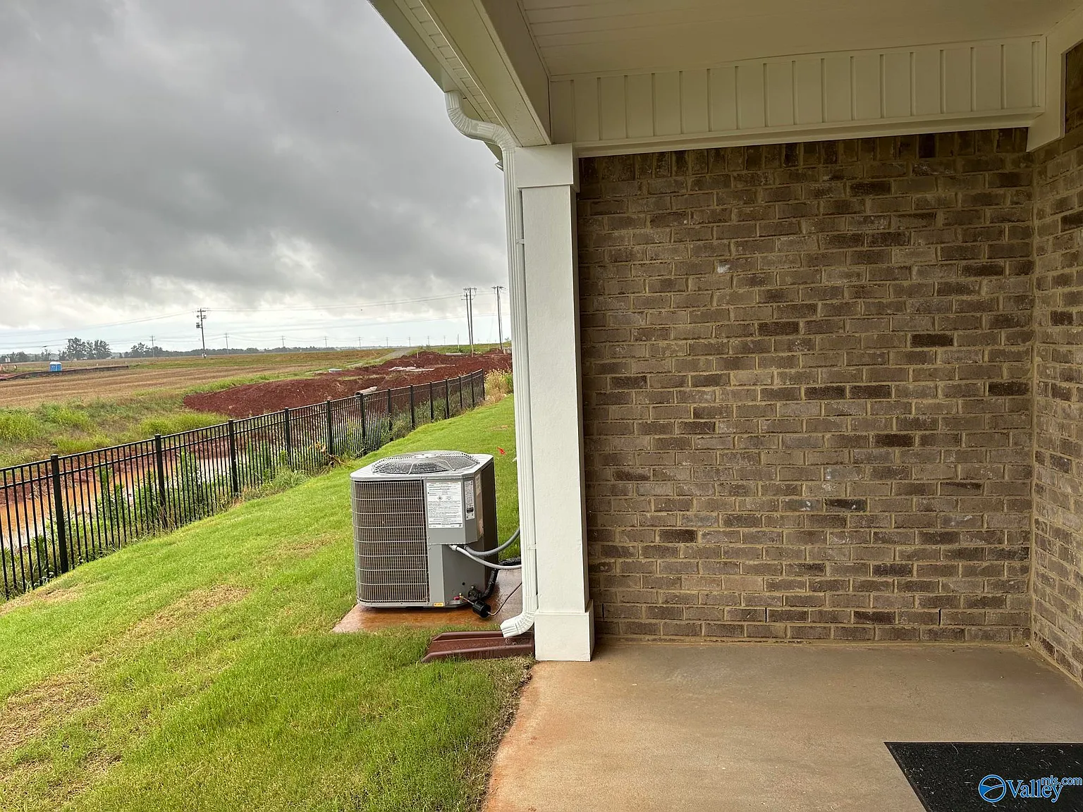 3 bed, 3.0 bath, 1446 sqft, $1,650 — Photo 3
