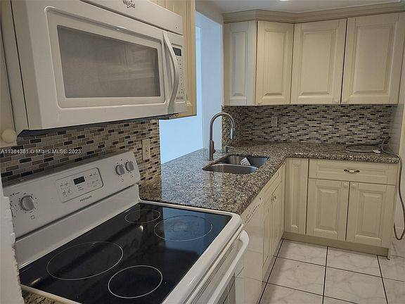 3rd image of 5190 Las Verdes Cir APT 322