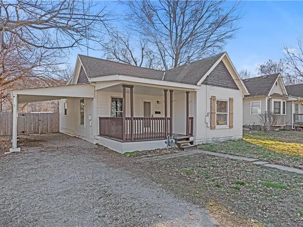 226 N Walnut St, Olathe, KS 66061