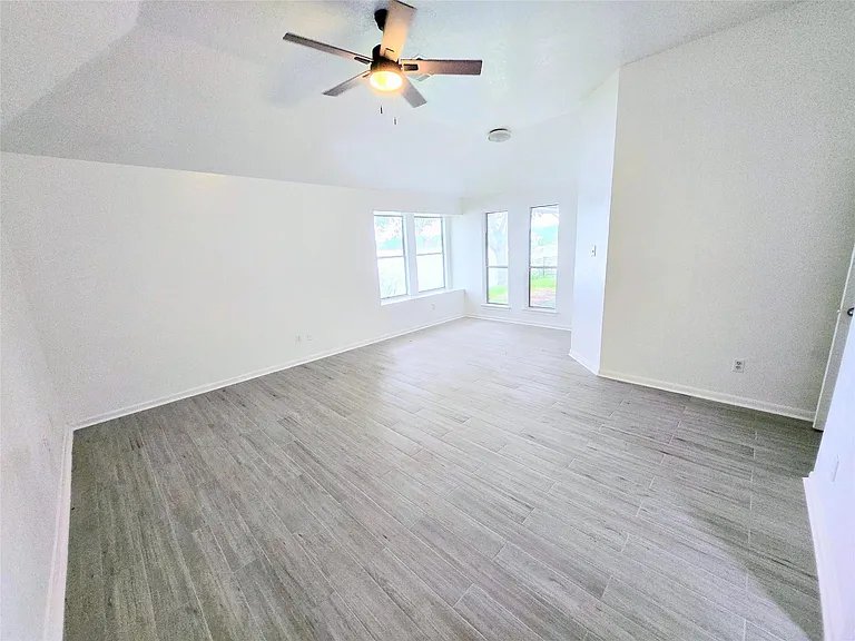 4018 Crystal Lake Cir N — Photo 20