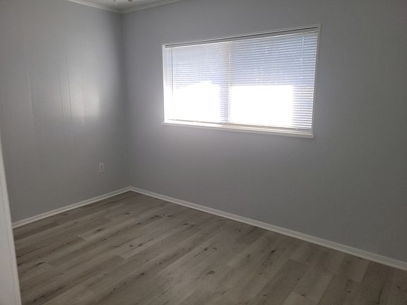 3rd image of 5803 Cherry St