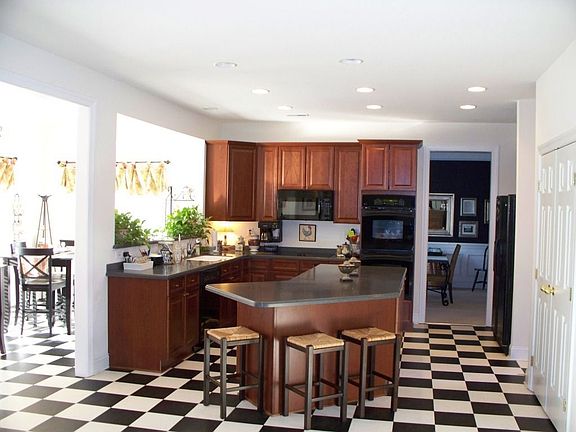 4th image of 6631 Heath Glen Dr