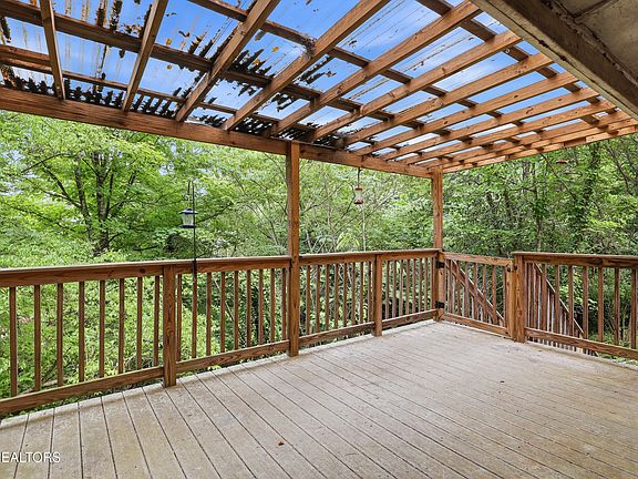4th image of 313 Gayview Dr