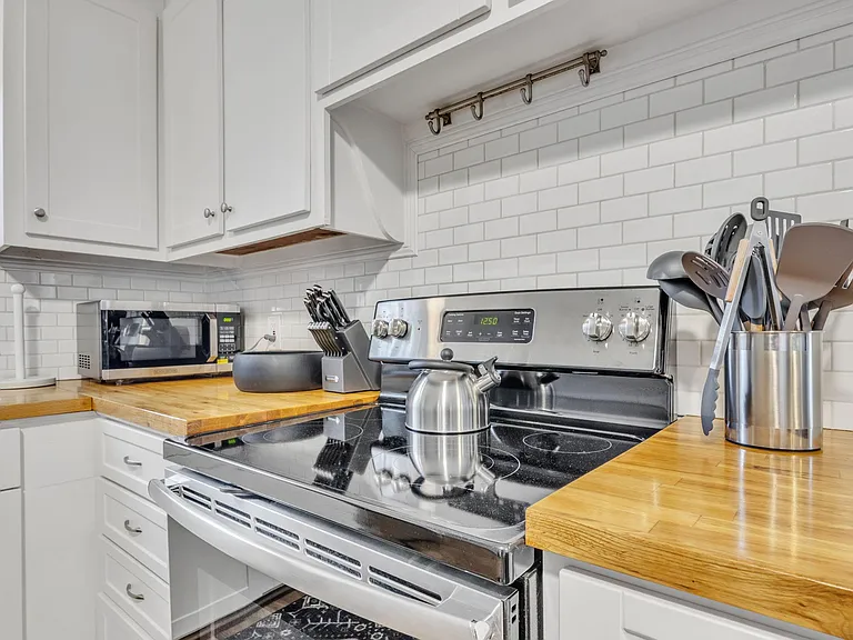 10 Eastwood Ct — Photo 9