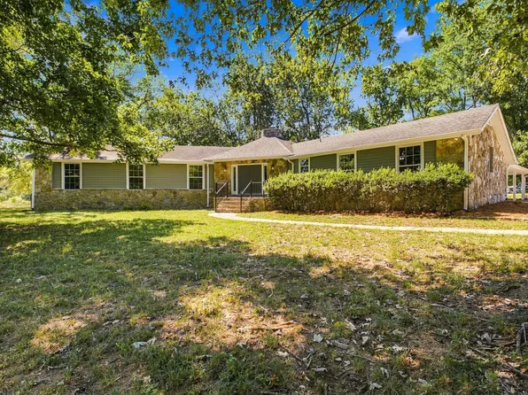 200 Graystone Dr, Gallatin, TN 37066