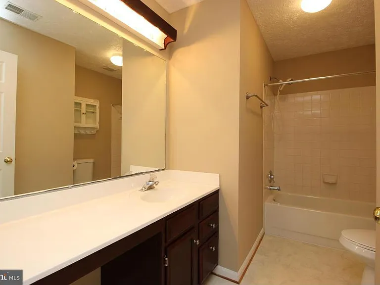 66 Larkwood Ct — Photo 25