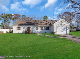 877 Vaughn Ave, Toms River, NJ 08753