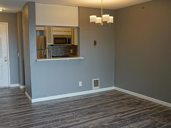 5th image of 675 Newbury Ln APT 242