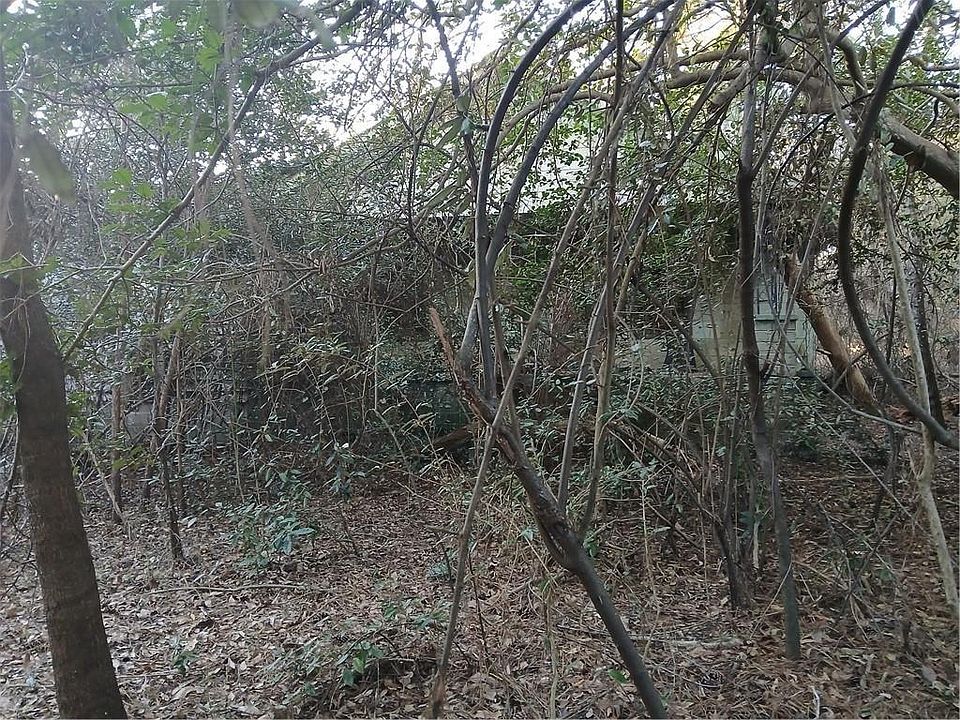 2nd image of 742 Campbell Rd