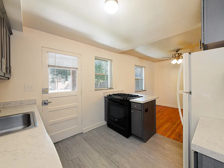 Amber Square Townhomes — Photo 7