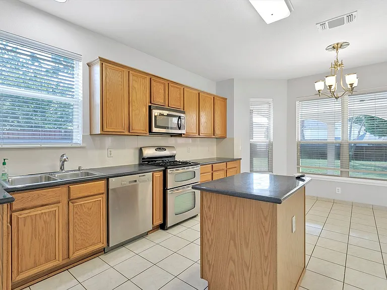 3803 Farmington Dr — Photo 1