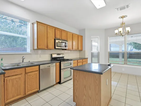 3803 Farmington Dr, Richardson, TX 75082