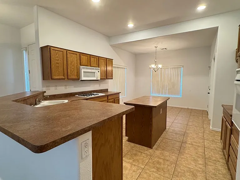 2772 Broadmoor Dr — Photo 8