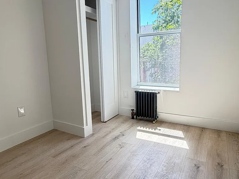 32 Patchen Ave #5 — Photo 11