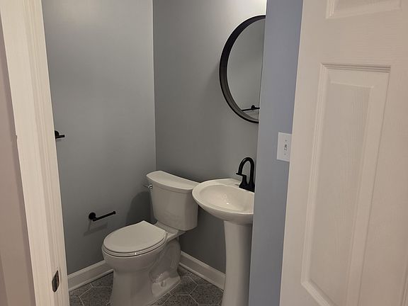 4th image of 415 Ford St #B