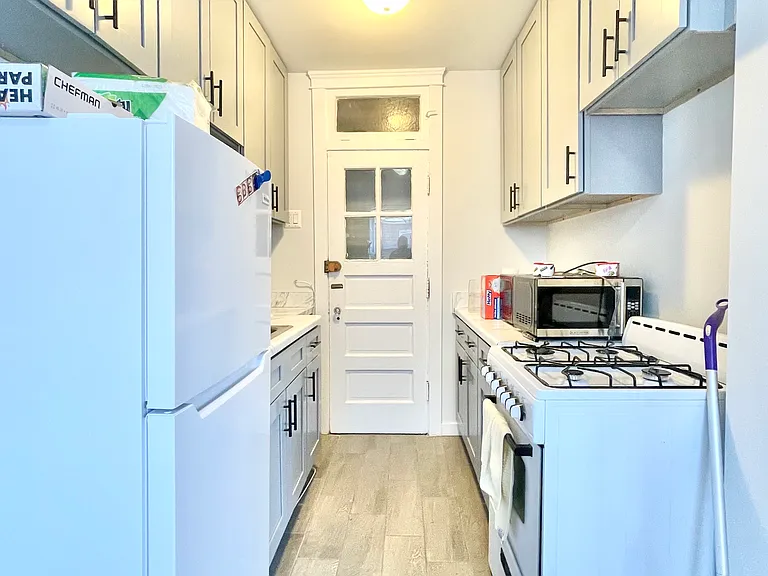 2803 W Lunt Ave #G3 — Photo 4