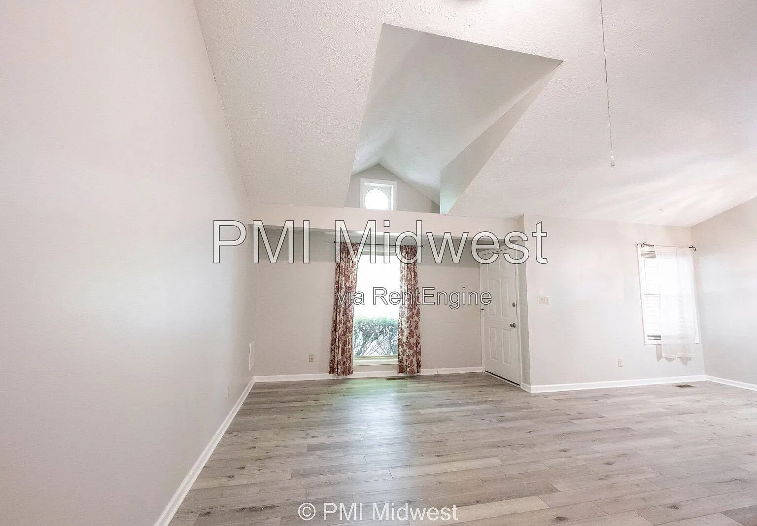2 bed, 2.0 bath, 1464 sqft, $1,199 — Photo 2