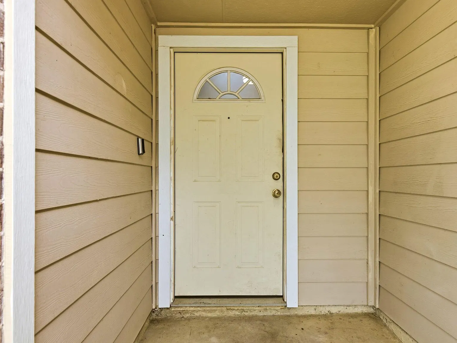 4 bed, 2.0 bath, 2034 sqft, $2,100 — Photo 2