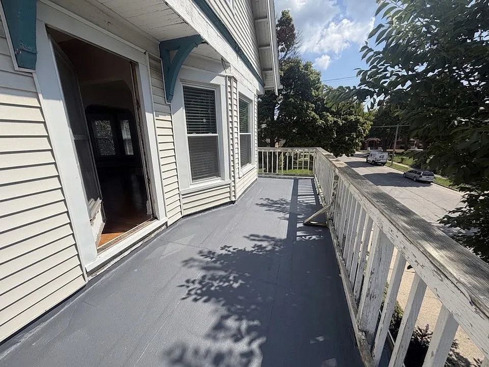 140 E Concordia Ave
