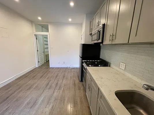 Rented by Metropolis International Realty Inc. | media 9