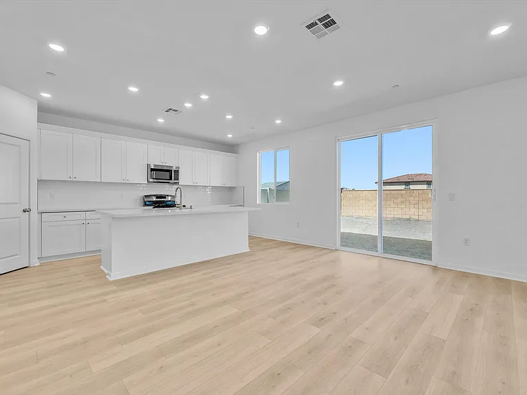 34427 Sakura Ln — Photo 8