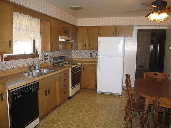 4th image of 280 Pine Dr