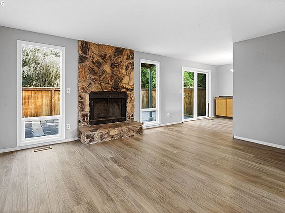5th image of 20474 SW Rosa Dr